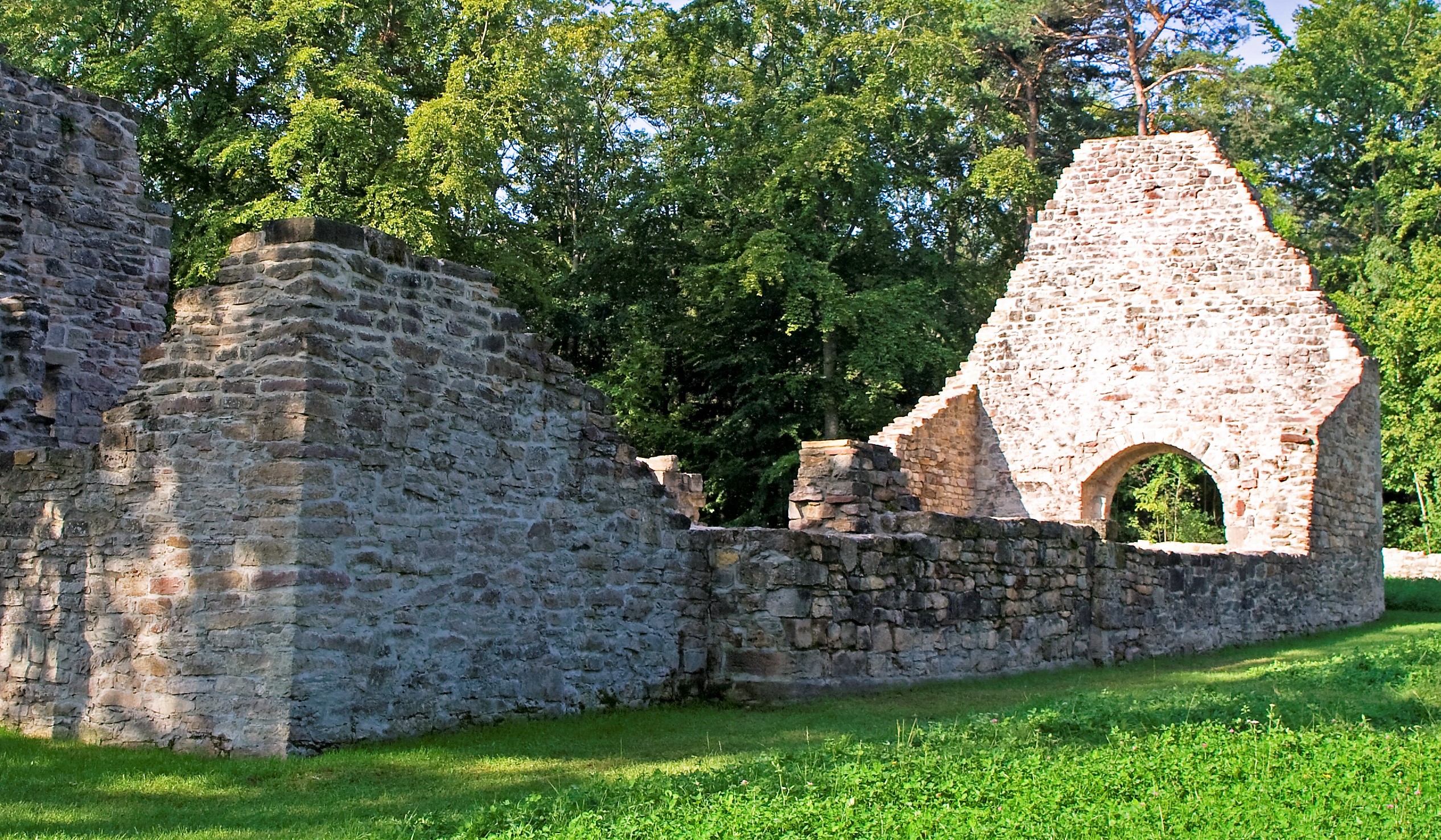 Kirchenruine St. Michael.jpg