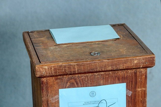 Bekanntmachung über das Recht auf Einsicht in das Wählerverzeichnis und die Erteilung von Entragungsscheinen für das Volksbegehren auf Abberufung des Landtags